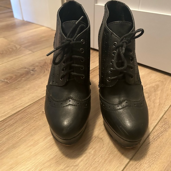 BCBG Generation booties - Picture 2 of 4